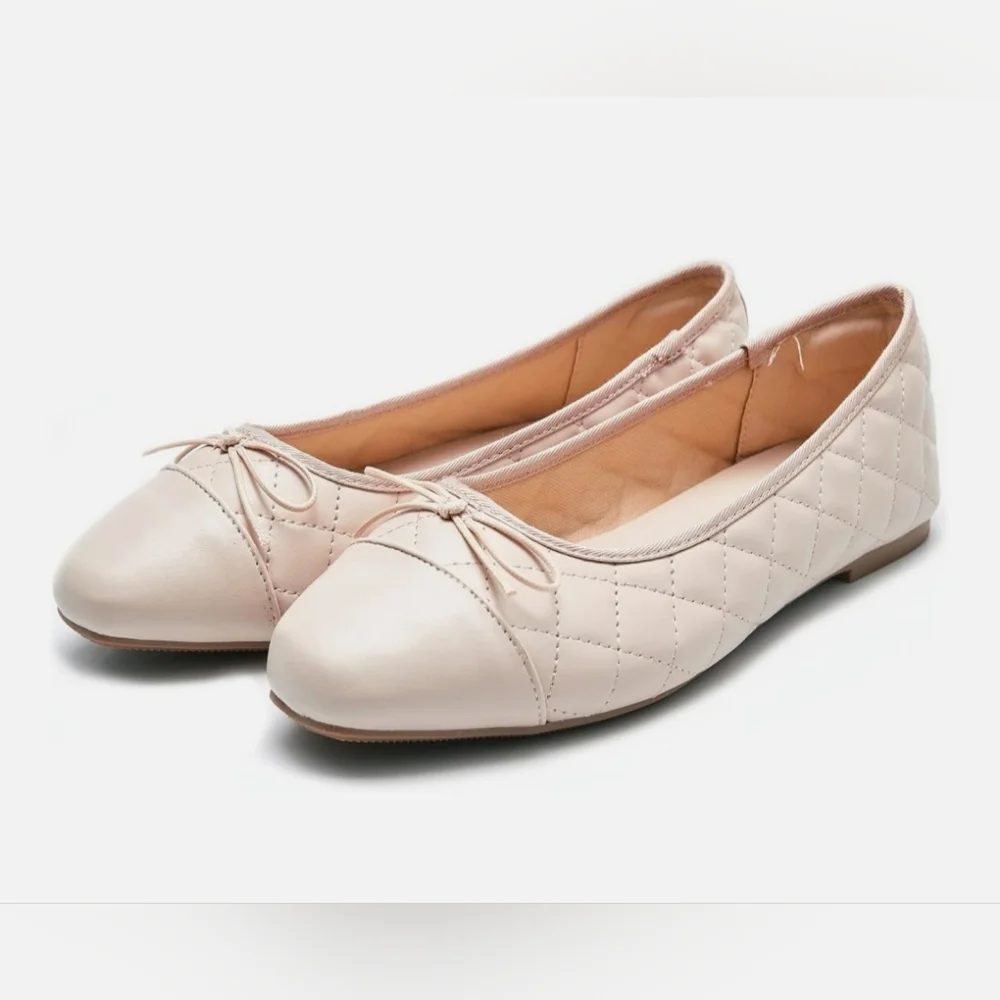 Elegant Creamish Tan Quilted Ballet Flats